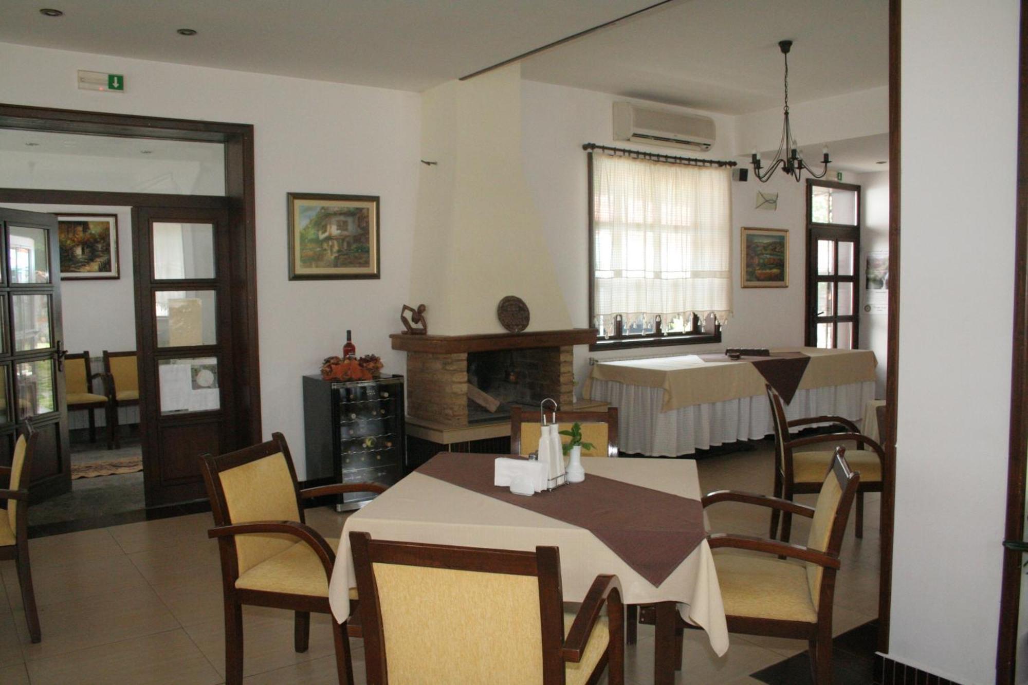 Family Hotel Bile Beli Osum Exterior photo