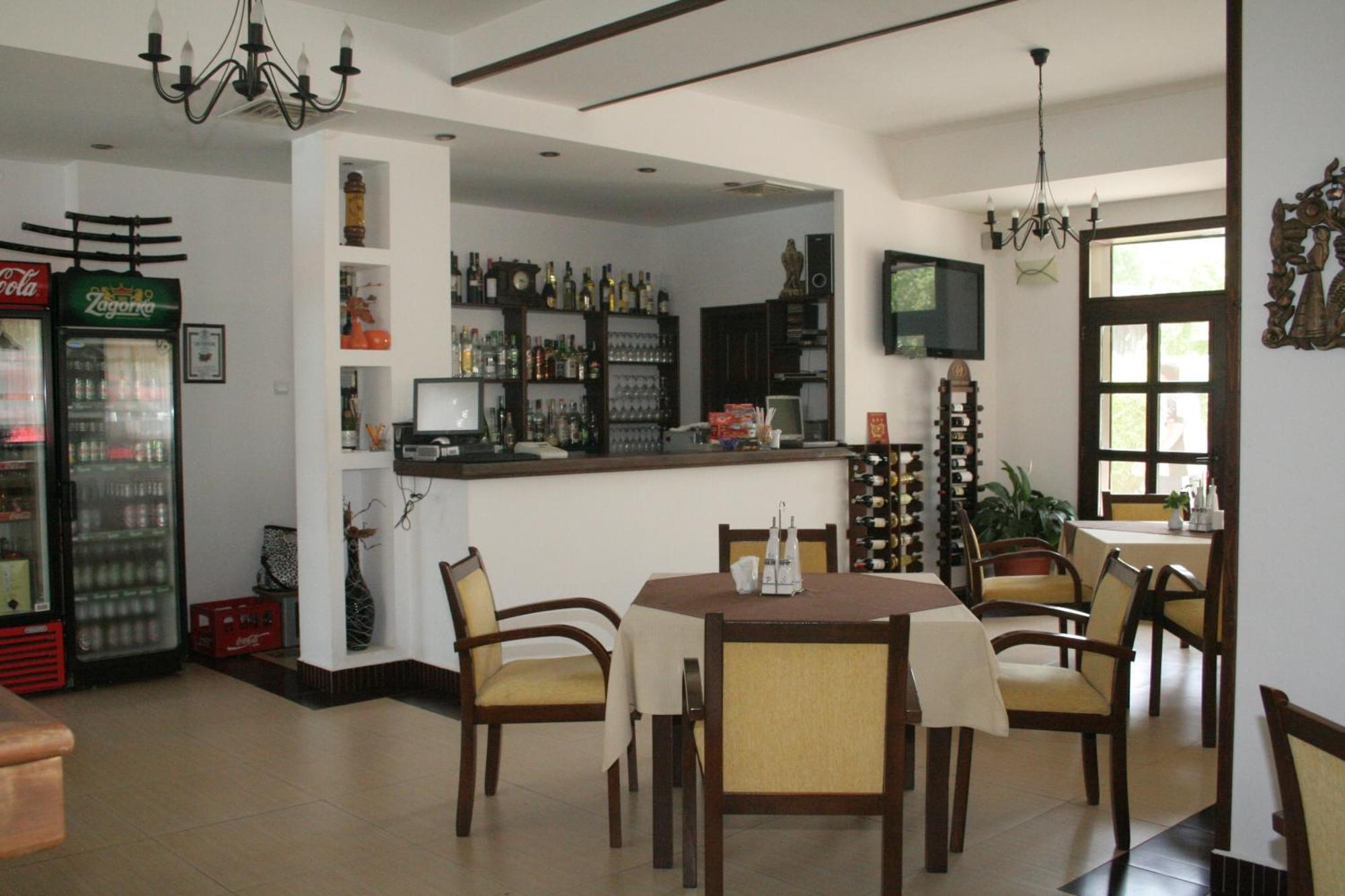 Family Hotel Bile Beli Osum Exterior photo