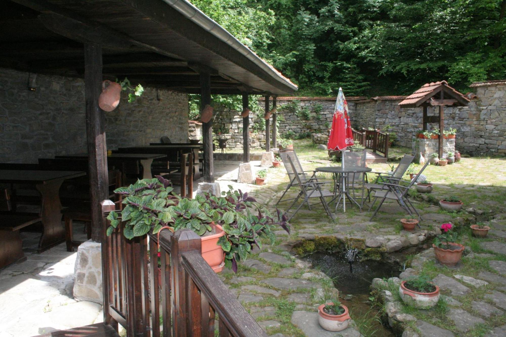 Family Hotel Bile Beli Osum Exterior photo