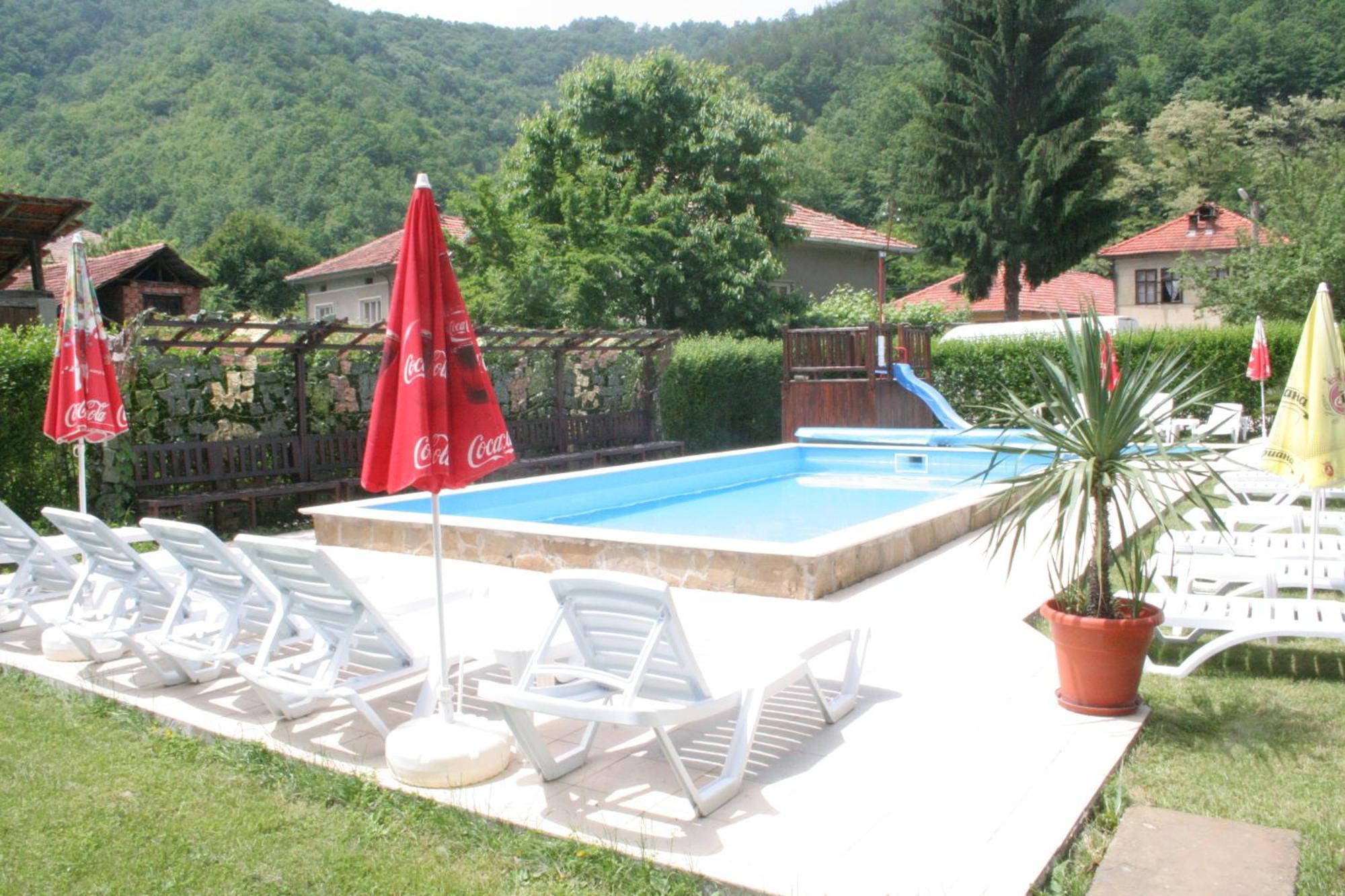 Family Hotel Bile Beli Osum Exterior photo
