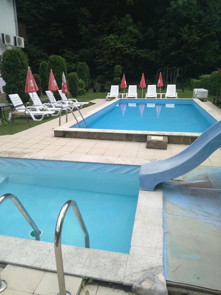 Family Hotel Bile Beli Osum Exterior photo