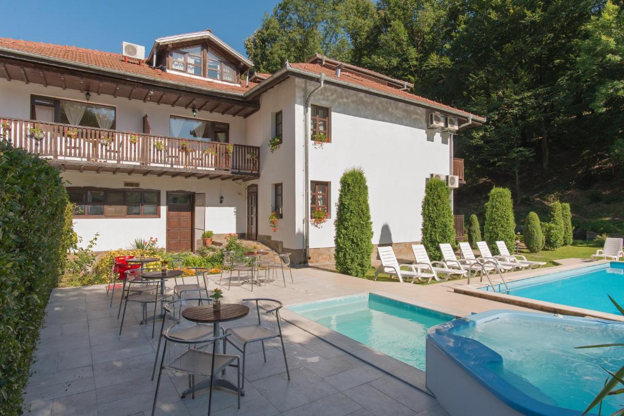 Family Hotel Bile Beli Osum Exterior photo