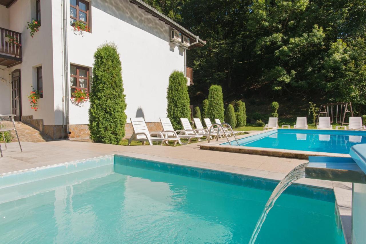 Family Hotel Bile Beli Osum Exterior photo